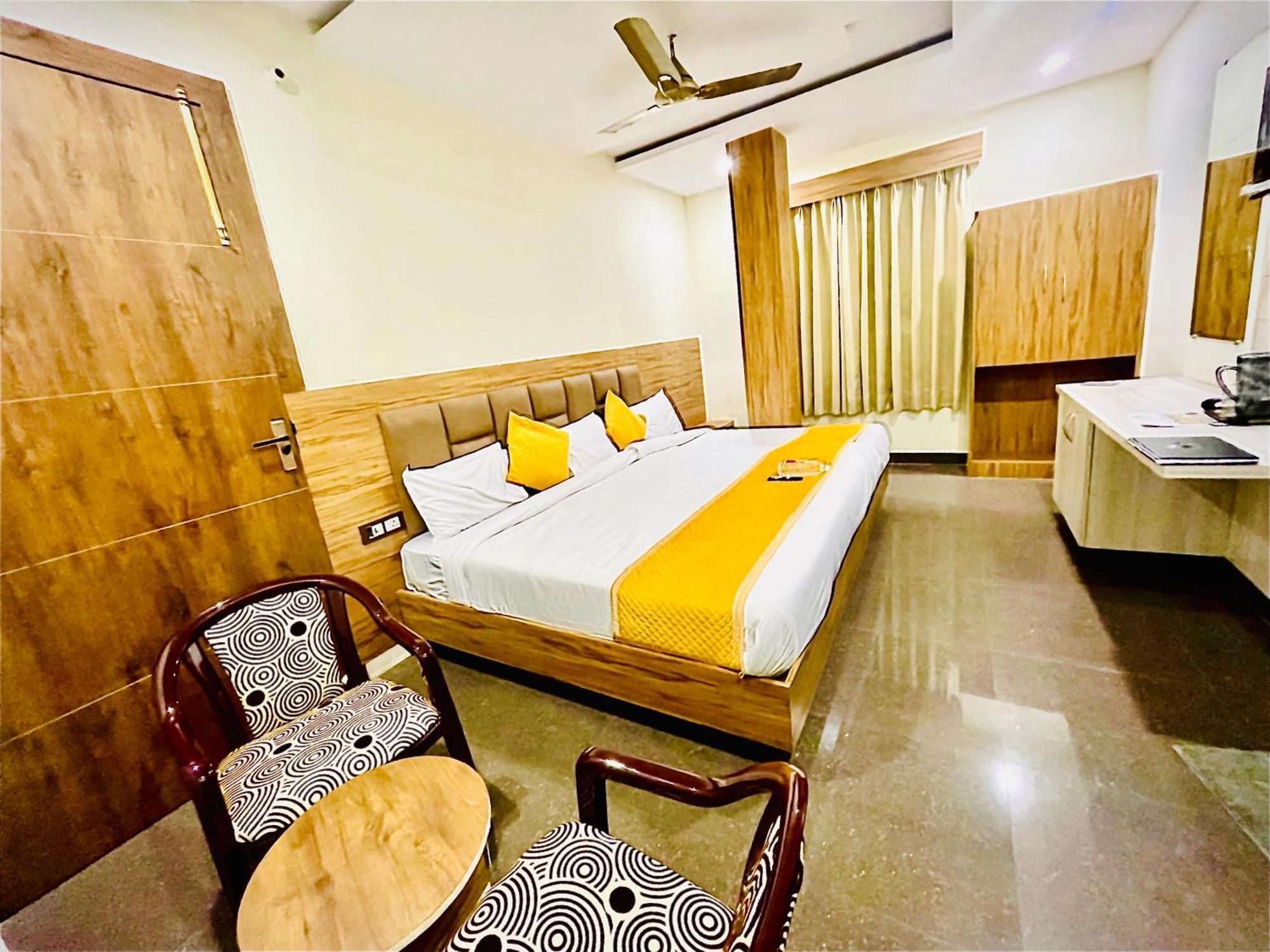 Hotel Nidhivan Mukund - Best Rated Area - In House Parking Vrindāvan Esterno foto